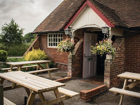The Walhampton Arms Bed & Breakfast Lymington Eksteriør bilde